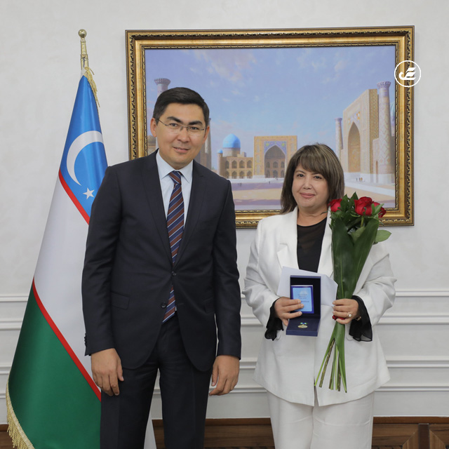 Sarkma katta mushuk va eshak bilan porno semiz eski eshaklar